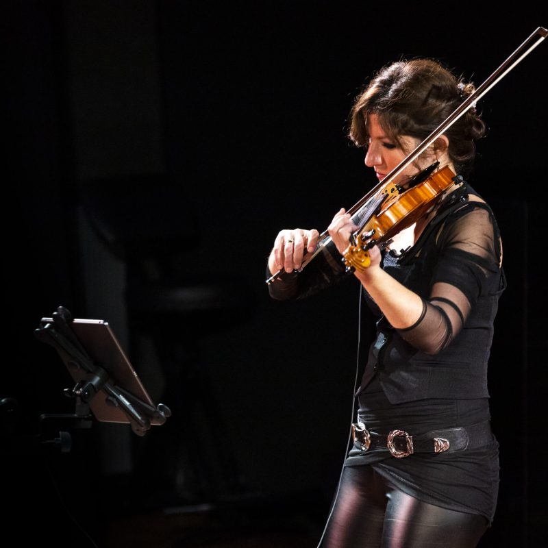 Violinista Syndria - musica con archi ed elettronica per eventi